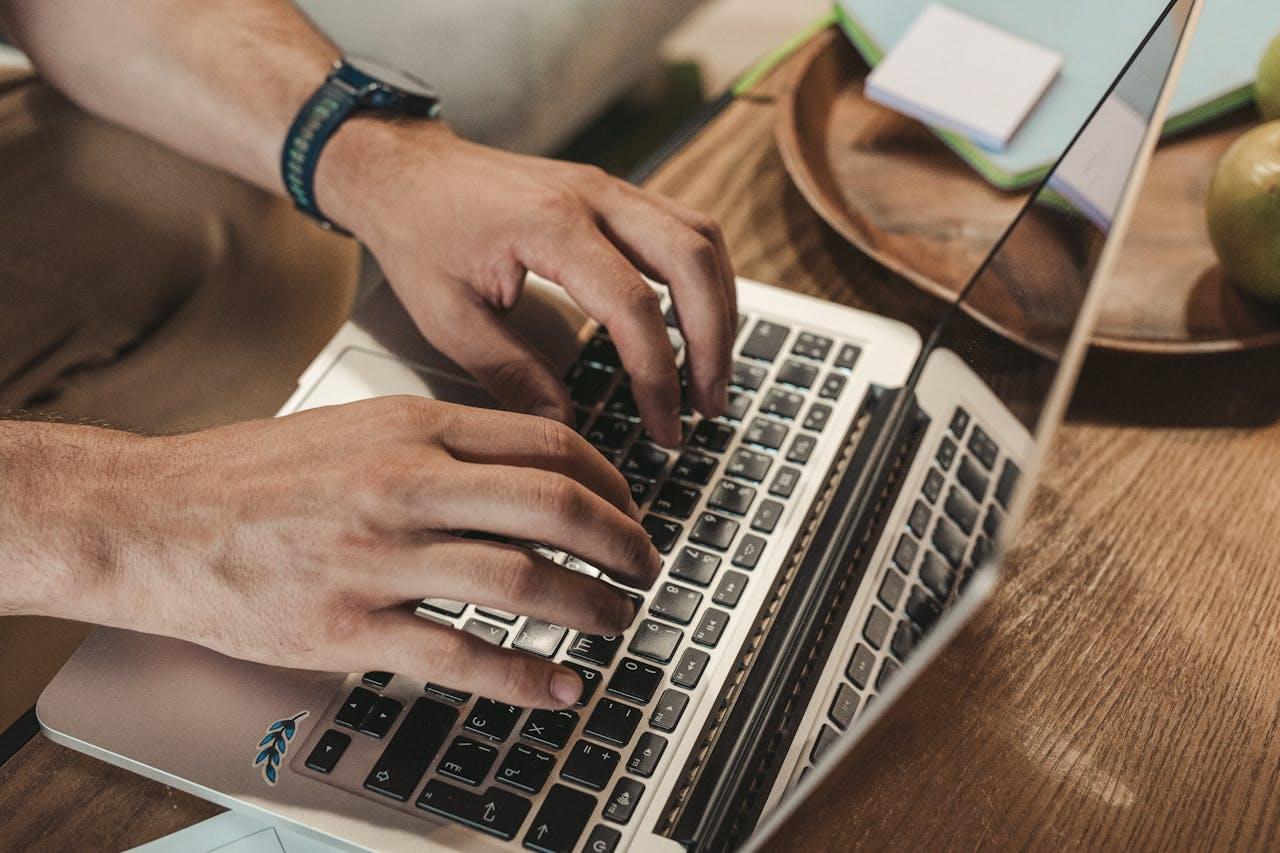 Написание кода на ноутбуке